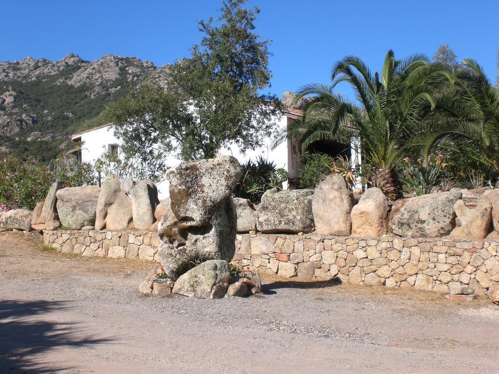 Hotel Turismo Rurale Montitundu Portisco Bagian luar foto